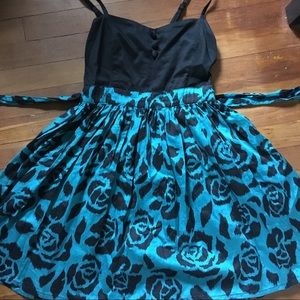 Black and blue flouncy floral dress w/ POCKETS!